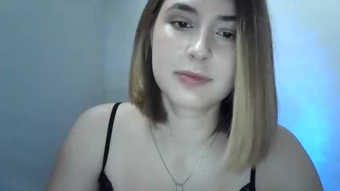 Snapshot of adrianabliss_ chatting on September 21, 6:06 am adrianabliss_ online show from September 21, 6:06 am