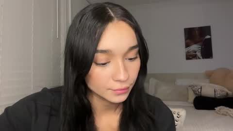 Snapshot of adriannarodriguez chatting on February 7, 5:52 am Adrianna  online show from February 7, 5:52 am