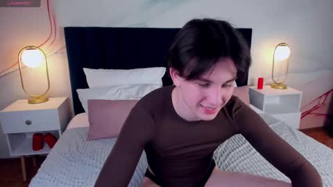 adrianoaubert online show from March 8, 6:21 am