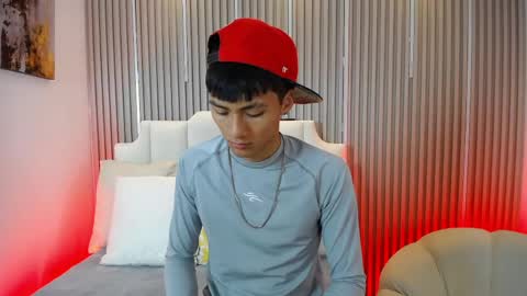 adrianstark_ online show from May 30, 2:15 pm