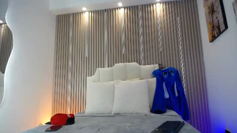 adrianstark_ online show from June 14, 1:02 pm