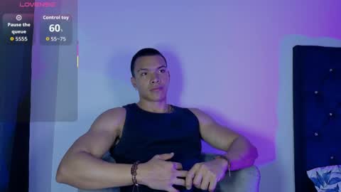 adriel_escalante online show from May 7, 3:24 am