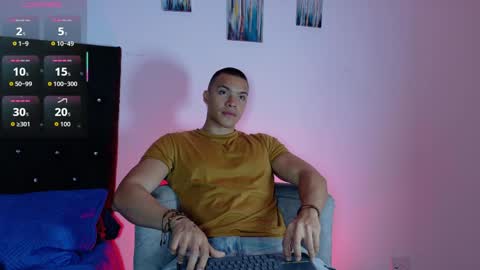 adriel_escalante online show from April 25, 2:14 am