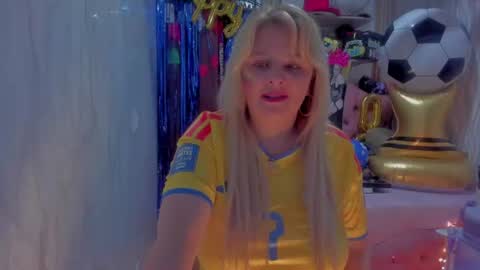 adriiana_fox_ online show from July 3, 7:07 pm