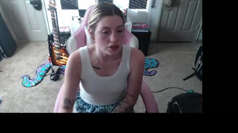 AdyBadyGirl online show from May 18, 10:38 pm