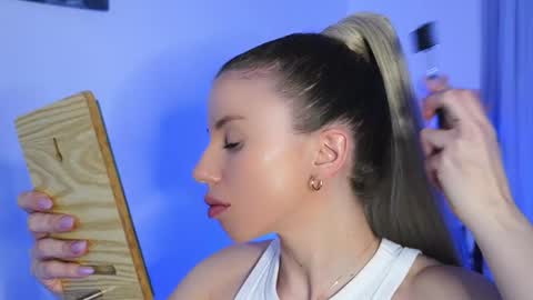 Aelia online show from March 27, 6:20 pm