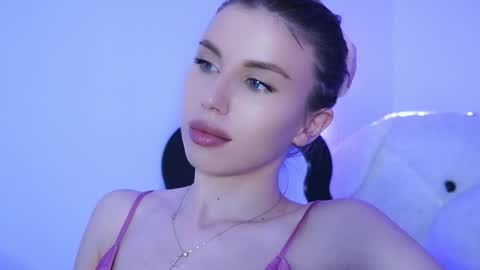 Aelia online show from February 24, 6:33 pm