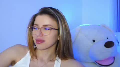 Aelia online show from February 26, 7:39 pm