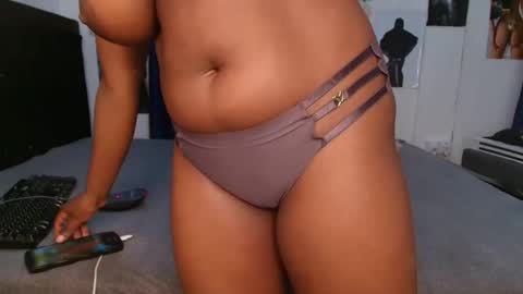 Africanpetitequeenn online show from April 24, 7:38 pm