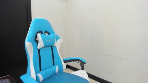 A G A T A  online show from November 11, 12:40 pm