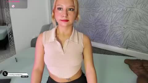Agatadelphine online show from June 22, 1:18 pm