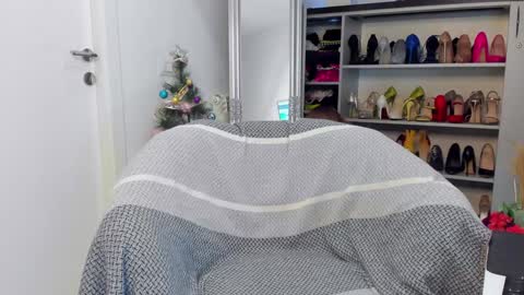 Ari online show from December 8, 2:30 pm