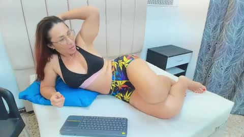 Snapshot of agatha_fit chatting on October 9, 3:17 pm AGATHA online show from October 9, 3:17 pm