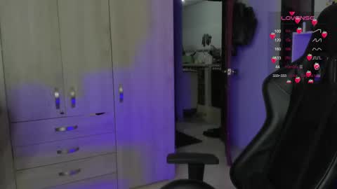 Snapshot of agatha_riccie chatting on October 2, 6:34 am Cat online show from October 2, 6:34 am