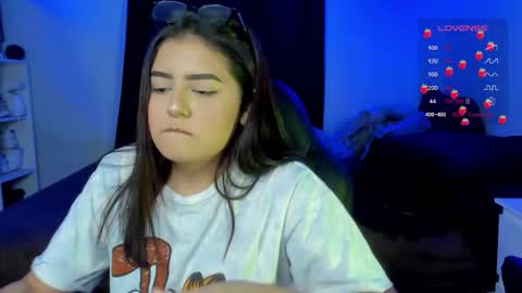 Snapshot of agatha_riccie chatting on October 17, 6:17 am Cat online show from October 17, 6:17 am