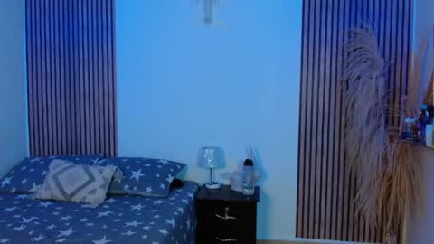 aghata walkerl online show from November 24, 1:37 am