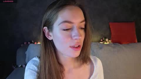 agnes wells online show from December 18, 9:26 am