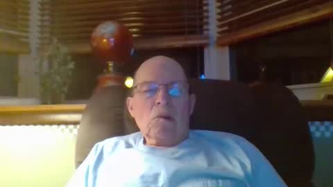 aguynrkfrd online show from March 18, 9:04 am