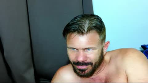Blue Eyed Handsome Man online show from July 30, 2:01 am