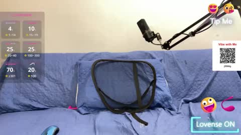 Snapshot of ahsleysnow chatting on February 25, 10:31 pm AHSLEY online show from February 25, 10:31 pm