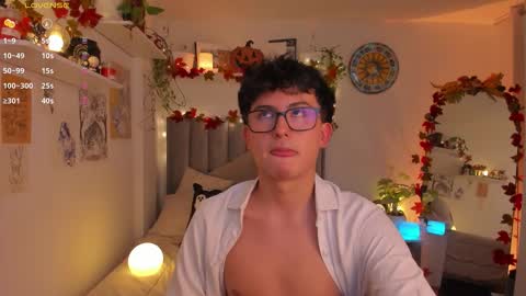 Snapshot of aidan_hale chatting on October 12, 12:25 am A H online show from October 12, 12:25 am