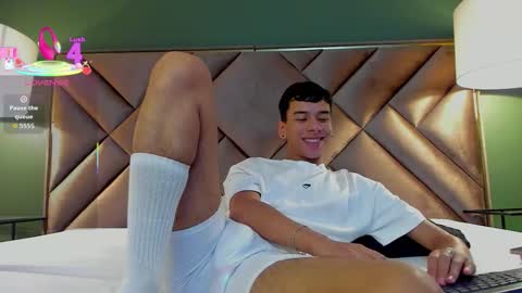 aiden_royce online show from November 28, 5:37 am