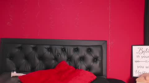 Ailyn online show from April 30, 1:10 am
