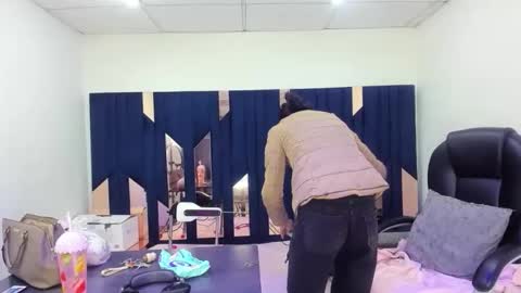 aisha_hotts777 online show from April 28, 3:33 am