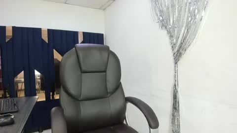 aisha_hotts777 online show from August 2, 9:38 pm