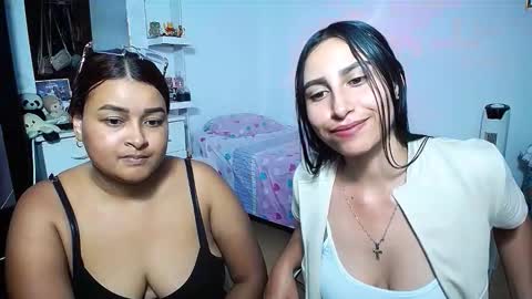 aisha_stacey0410 online show from February 14, 8:00 pm