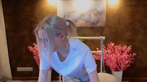 Snapshot of aishiro chatting on February 17, 12:49 pm aishiro online show from February 17, 12:49 pm