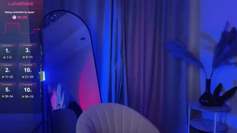 Snapshot of aishiro chatting on September 11, 12:50 pm aishiro online show from September 11, 12:50 pm