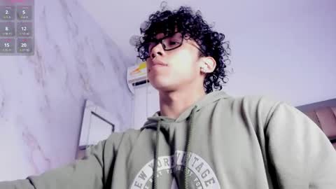 akazaboy online show from April 30, 5:34 am