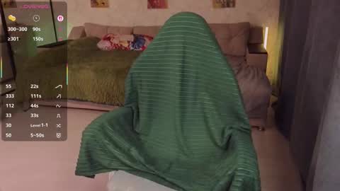 Aki online show from November 8, 1:25 pm