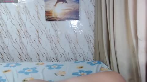 akiragirl_ online show from June 18, 4:40 am