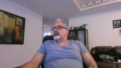 aladdin31673 online show from April 26, 11:46 pm