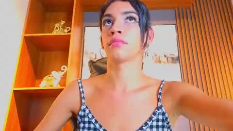 Alahia Rodriguez online show from June 18, 7:52 pm