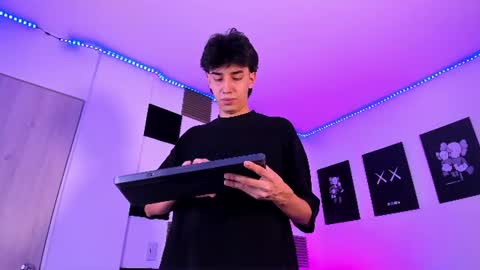 Alan Boy online show from August 7, 2:43 am