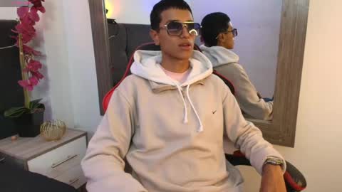 alan_colthon online show from June 5, 3:57 am