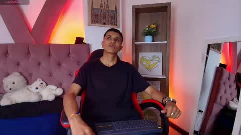 alan_colthon online show from April 14, 2:37 am