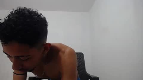 Snapshot of alan_gay chatting on September 28, 12:41 am Alan online show from September 28, 12:41 am