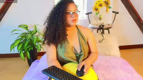 Alana Gmez  online show from July 1, 7:00 pm