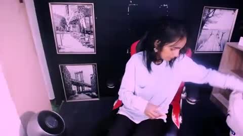 alanadelray online show from November 7, 5:15 pm