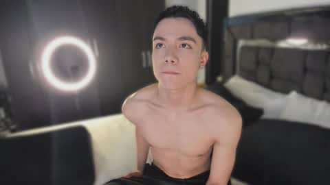 alanblack1 online show from March 13, 1:14 pm