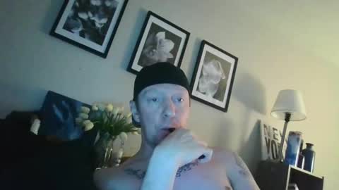 alanjonjunior85 online show from April 9, 8:47 pm