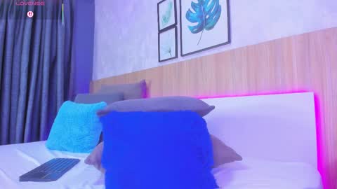 Snapshot of alanna_hank chatting on September 17, 2:15 am Alanna online show from September 17, 2:15 am