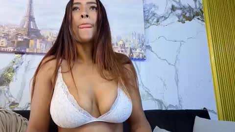 alanna_jones23_aws online show from September 13, 11:56 am