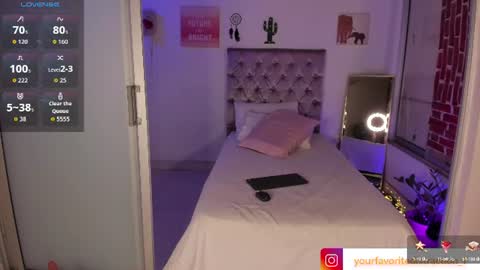 Alanna  online show from June 15, 3:31 am