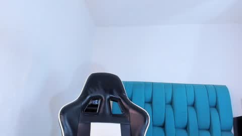 Snapshot of alannaughty_ chatting on January 29, 12:22 am alannaughty_ online show from January 29, 12:22 am