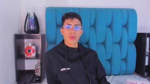 Snapshot of alannaughty_ chatting on January 8, 9:01 pm alannaughty_ online show from January 8, 9:01 pm